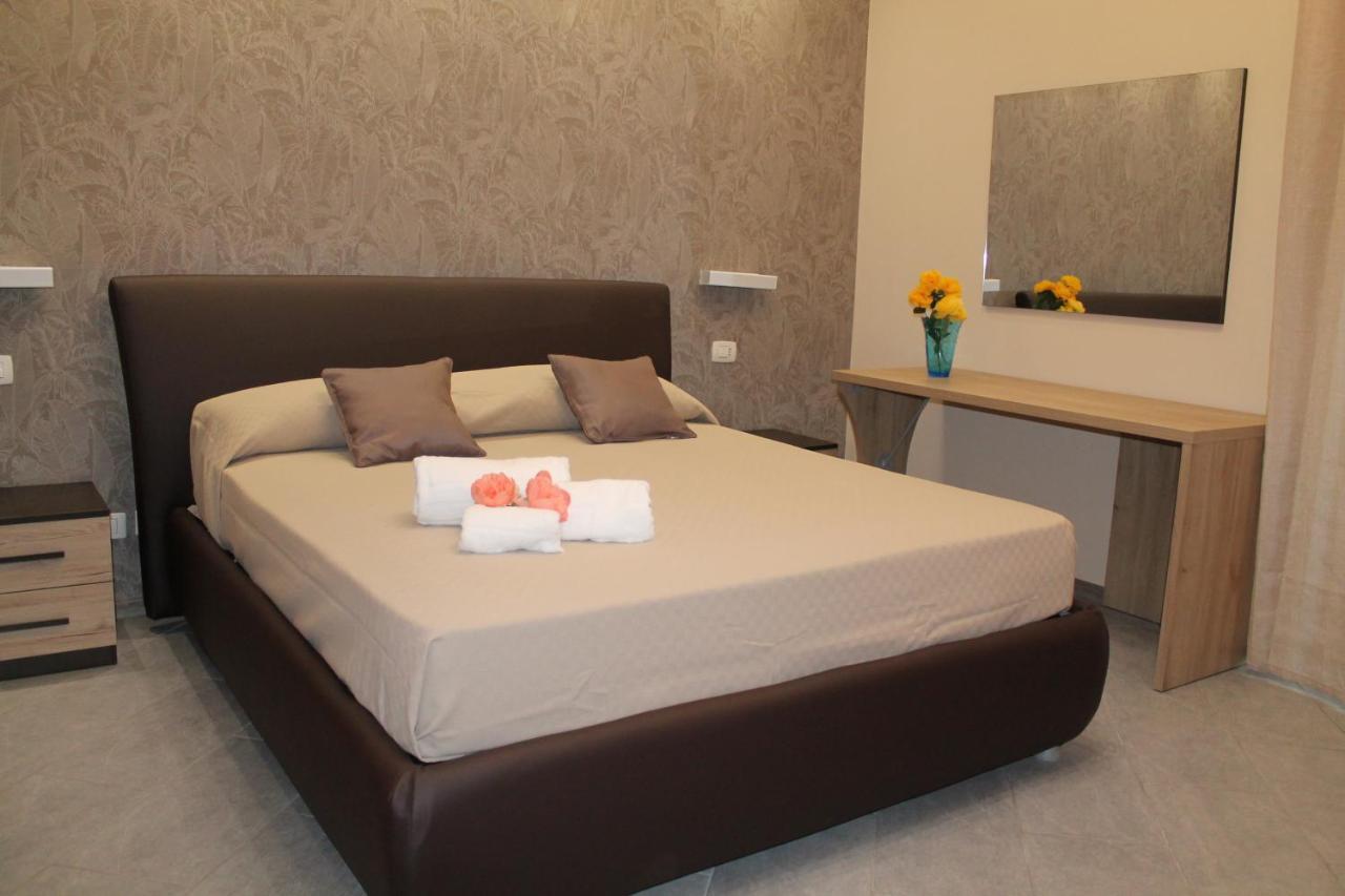 Apartments " Le Ginestre" Acireale Buitenkant foto